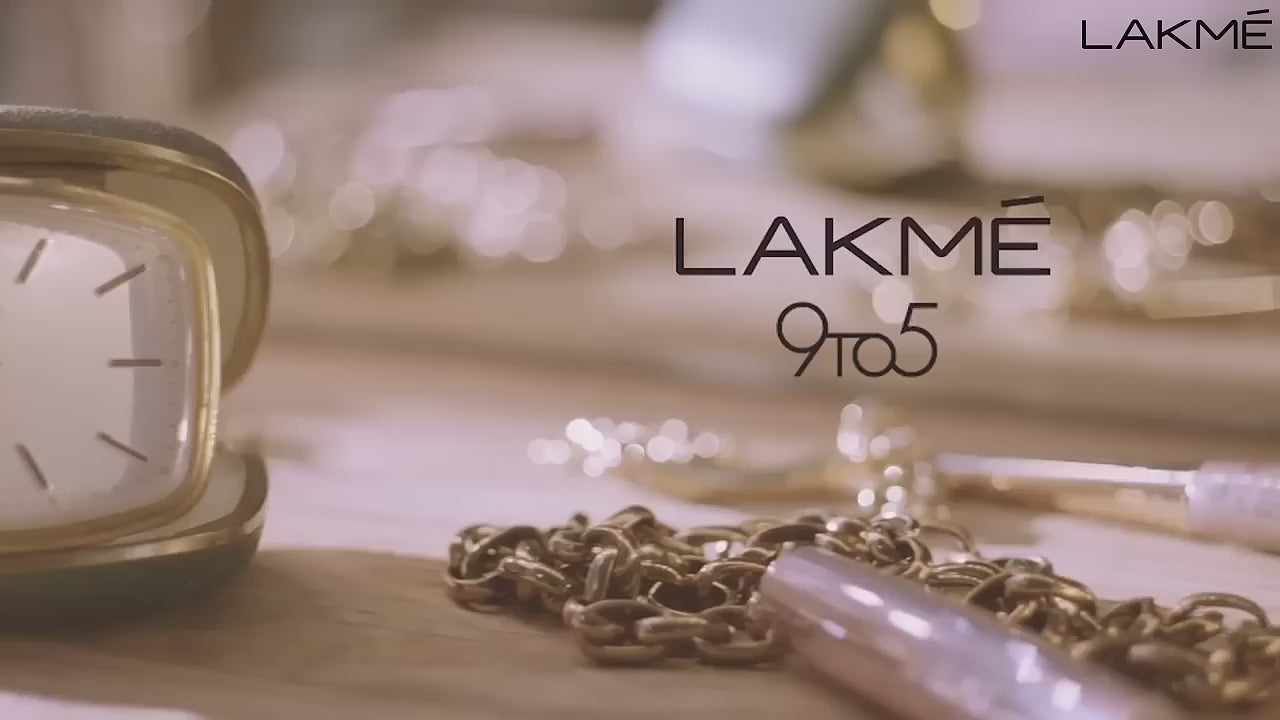 Lakmē 9to5 Powerplay Priming Matte Lipstick